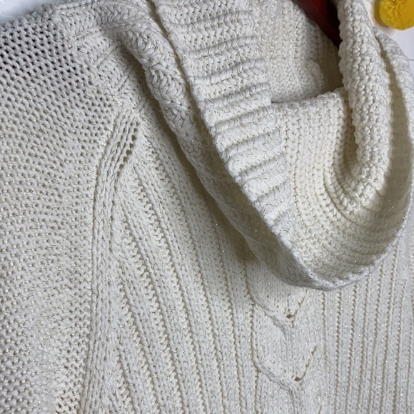 Knit Sweater size Medium color cream - Picture 5 of 9